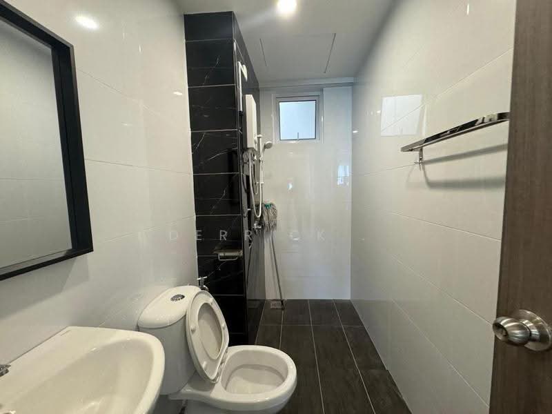 Kondominium untuk Disewa di Queens Residences Q1 @ Queens Waterfront - Derrick . - Bathroom - PropertyGuru.com.my