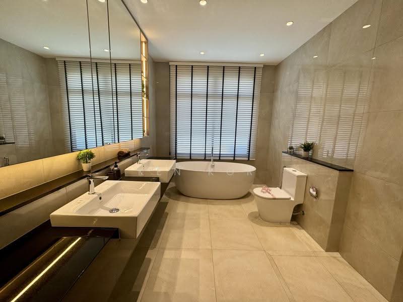 Semi-Detached House for Sale in Leisure Farm (Gelang Patah) - Ken Kor - Bathroom - PropertyGuru.com.my