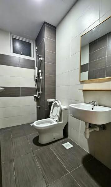 Kondominium untuk Disewa di M Condominium @ Larkin - John Tee - Bathroom - PropertyGuru.com.my