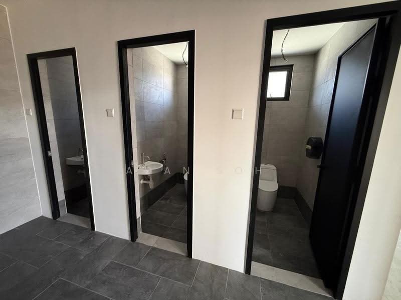 Semi-D Factory for Rent in Taman Kapar Permai (Kapar) - Adan Soh - Bathroom - PropertyGuru.com.my