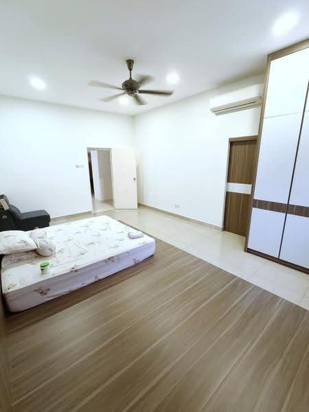 2-storey Terraced House for Sale in Taman Seri Austin (Tebrau) - Karl Lim - Bedroom - PropertyGuru.com.my