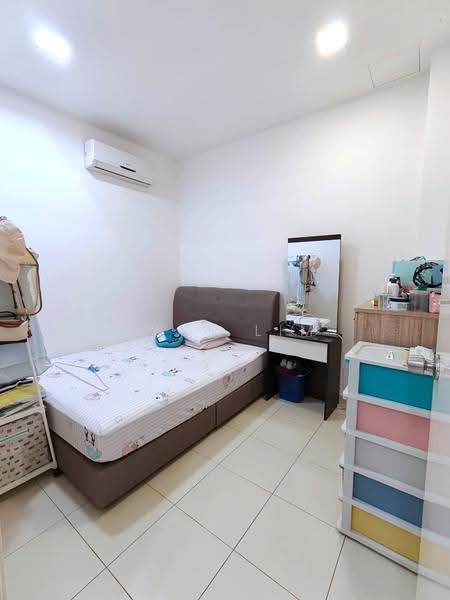 2-storey Terraced House for Sale in Taman Seri Austin (Tebrau) - Karl Lim - Bedroom - PropertyGuru.com.my