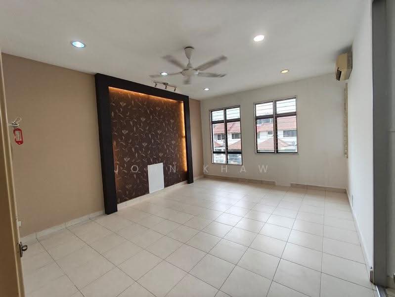 Rumah Teres 2-Tingkat untuk Dijual di Lakeside Residences (Puchong) - John Khaw - Living Room - PropertyGuru.com.my