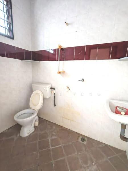 2-storey Terraced House for Sale in Taman Pontian Jaya (Pontian) - Daniel Yong - Bathroom - PropertyGuru.com.my