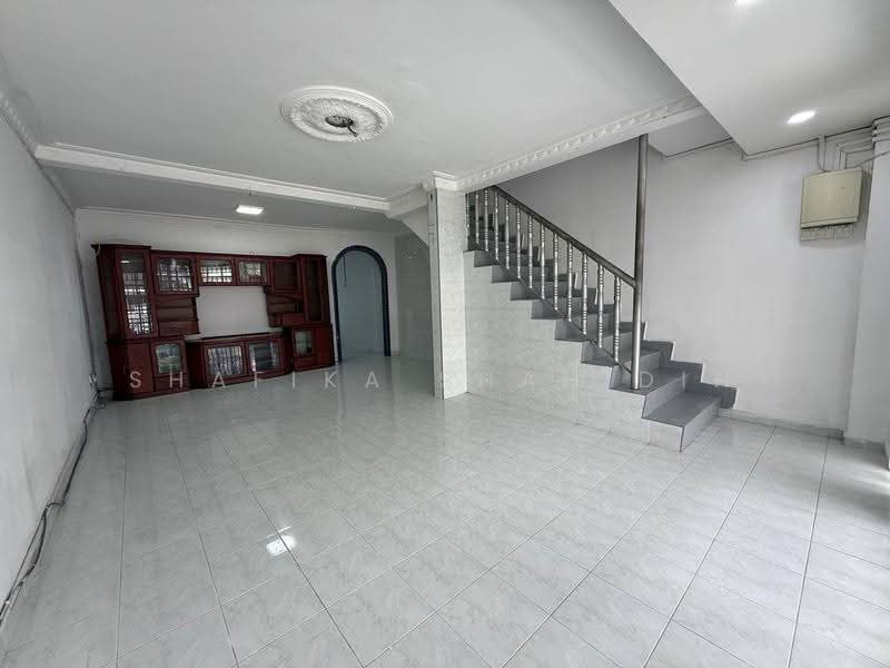 Rumah Teres untuk Dijual di Taman Selayang Utama (Selayang) - Shafika Shahidin - Living Room - PropertyGuru.com.my