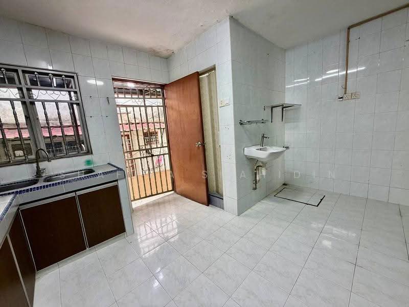 Rumah Teres untuk Dijual di Taman Selayang Utama (Selayang) - Shafika Shahidin - Kitchen - PropertyGuru.com.my