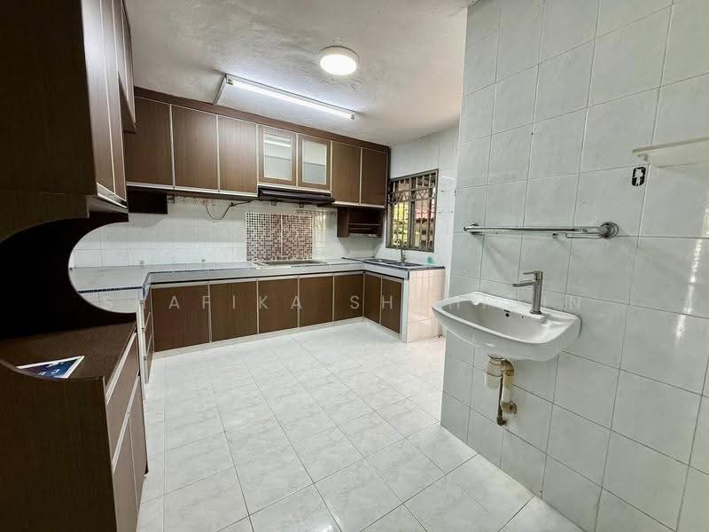 Rumah Teres untuk Dijual di Taman Selayang Utama (Selayang) - Shafika Shahidin - Kitchen - PropertyGuru.com.my