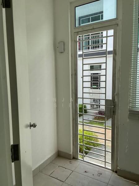 Rumah Teres 2-Tingkat untuk Dijual di Eco Majestic (Semenyih) - Benjamin Siew - Entrance - PropertyGuru.com.my