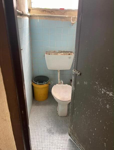 Flat for Sale at Jalan Tengah - Freddy Tan - Bathroom - PropertyGuru.com.my