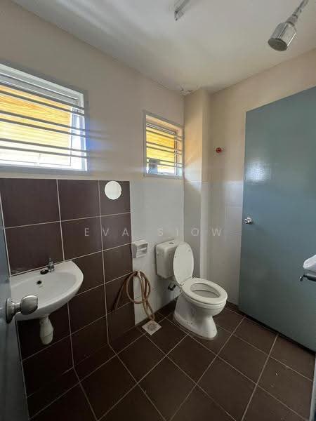 2-storey Terraced House for Sale in Nusantara Prima (Gelang Patah) - Eva Siow - Bathroom - PropertyGuru.com.my
