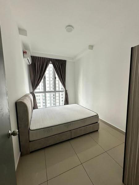 Kediaman Servis untuk Disewa di Meridin Bayvue Serviced Apartment - Rayna Pang - Bedroom - PropertyGuru.com.my
