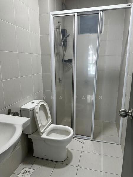 Kediaman Servis untuk Disewa di Meridin Bayvue Serviced Apartment - Rayna Pang - Bathroom - PropertyGuru.com.my