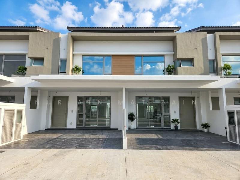 Rumah Teres 2-Tingkat untuk Dijual di Banting (Selangor) - Nur Ain Mat Zain - Exterior - PropertyGuru.com.my