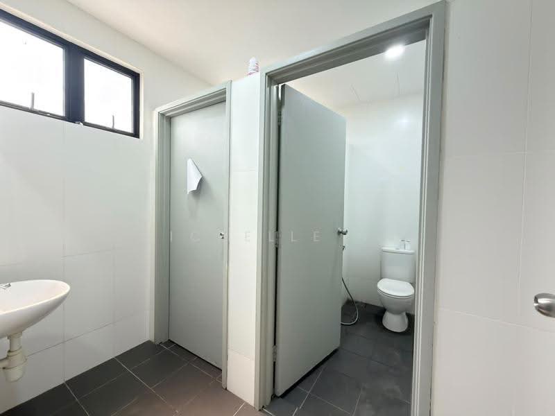 Shop / Office untuk Disewa di Johor Bahru (Johor) - Michelle Ng - Bathroom - PropertyGuru.com.my