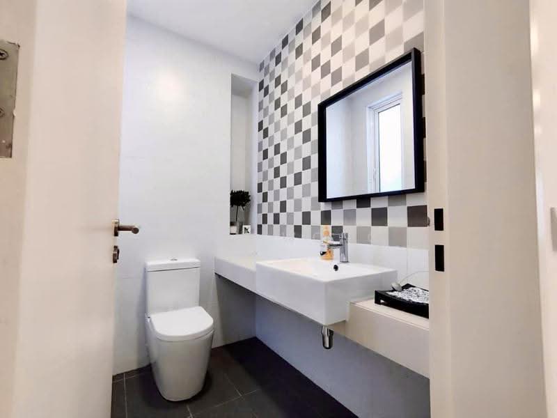 Rumah Teres untuk Disewa di Tamansari (Rawang) - LEON WONG - Bathroom - PropertyGuru.com.my