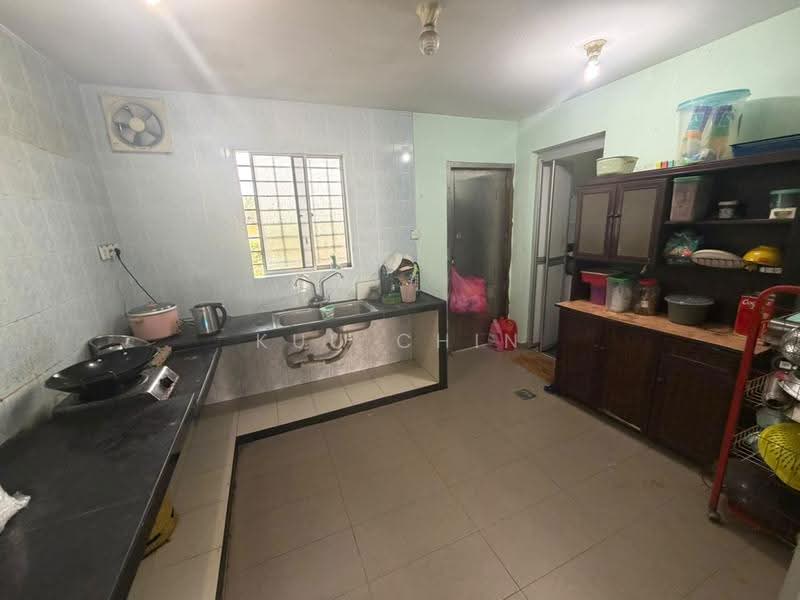 Rumah Teres 2-Tingkat untuk Dijual di Taman Mesra (Kulai) - Kuu Chin - Kitchen - PropertyGuru.com.my
