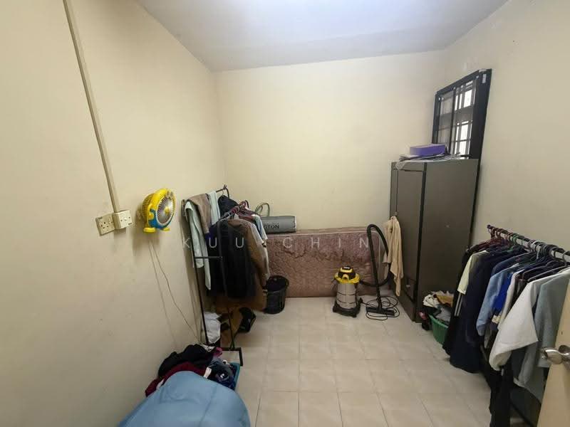 Rumah Teres 2-Tingkat untuk Dijual di Taman Mesra (Kulai) - Kuu Chin - Bedroom - PropertyGuru.com.my