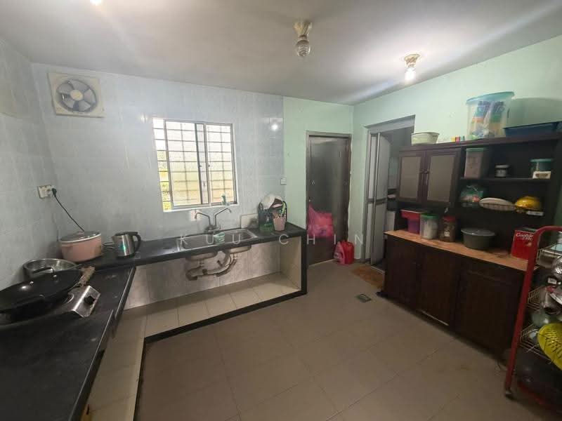 Rumah Teres 2-Tingkat untuk Dijual di Taman Mesra (Kulai) - Kuu Chin - Kitchen - PropertyGuru.com.my