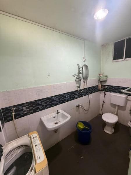 Rumah Teres 2-Tingkat untuk Dijual di Taman Mesra (Kulai) - Kuu Chin - Bathroom - PropertyGuru.com.my