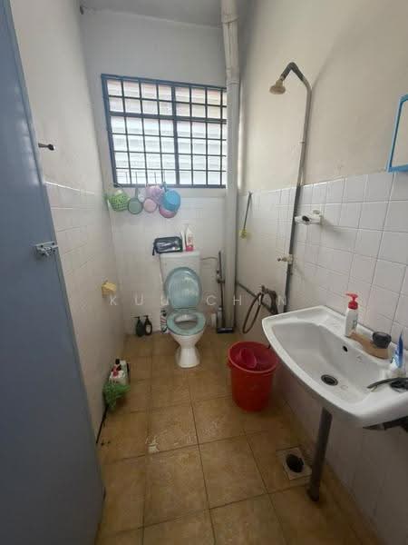 Rumah Teres 2-Tingkat untuk Dijual di Taman Mesra (Kulai) - Kuu Chin - Bathroom - PropertyGuru.com.my