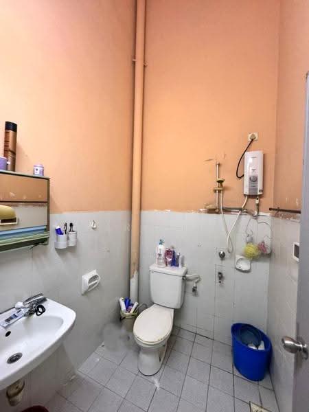 Rumah Teres 1.5-Tingkat untuk Dijual di Taman Pelangi Indah (Ulu Tiram) - Karl Lim - Bathroom - PropertyGuru.com.my