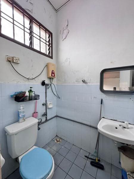 Rumah Teres 1.5-Tingkat untuk Dijual di Taman Pelangi Indah (Ulu Tiram) - Karl Lim - Bathroom - PropertyGuru.com.my