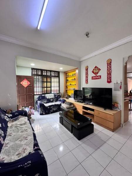 Rumah Teres 1.5-Tingkat untuk Dijual di Taman Pelangi Indah (Ulu Tiram) - Karl Lim - Living Room - PropertyGuru.com.my