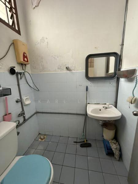 Rumah Teres 1.5-Tingkat untuk Dijual di Taman Pelangi Indah (Ulu Tiram) - Karl Lim - Bathroom - PropertyGuru.com.my