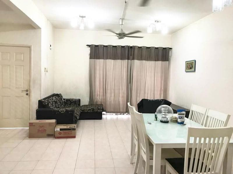 Rumah Teres 2.5-Tingkat untuk Dijual di Bandar Putra Permai (Seri Kembangan) - Luqmanul Hakim - Living Room - PropertyGuru.com.my