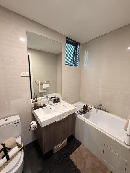 Kondominium untuk Dijual di Capella Embassy (D'Rapport Residences) - Darren Tan - Bathroom - PropertyGuru.com.my