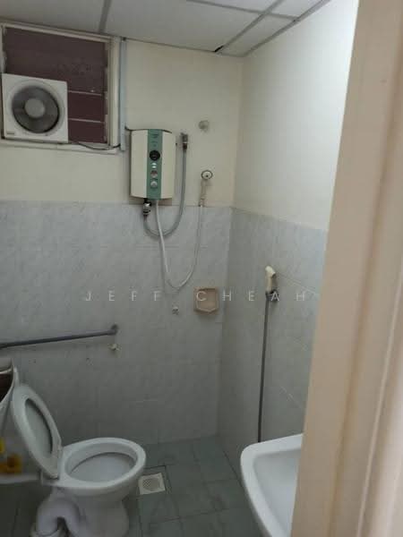 Kondominium untuk Disewa di Green Acre - Jeff Cheah - Bathroom - PropertyGuru.com.my