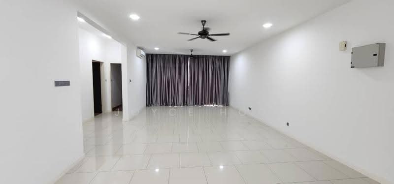 Kondominium untuk Dijual di Seri Puteri Hills Town Villa & Condominium - Joyce Hoo - Living Room - PropertyGuru.com.my