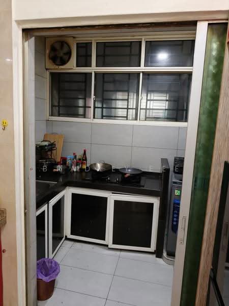 Kediaman Servis untuk Dijual di OUG Parklane - Bradley Eee - Kitchen - PropertyGuru.com.my