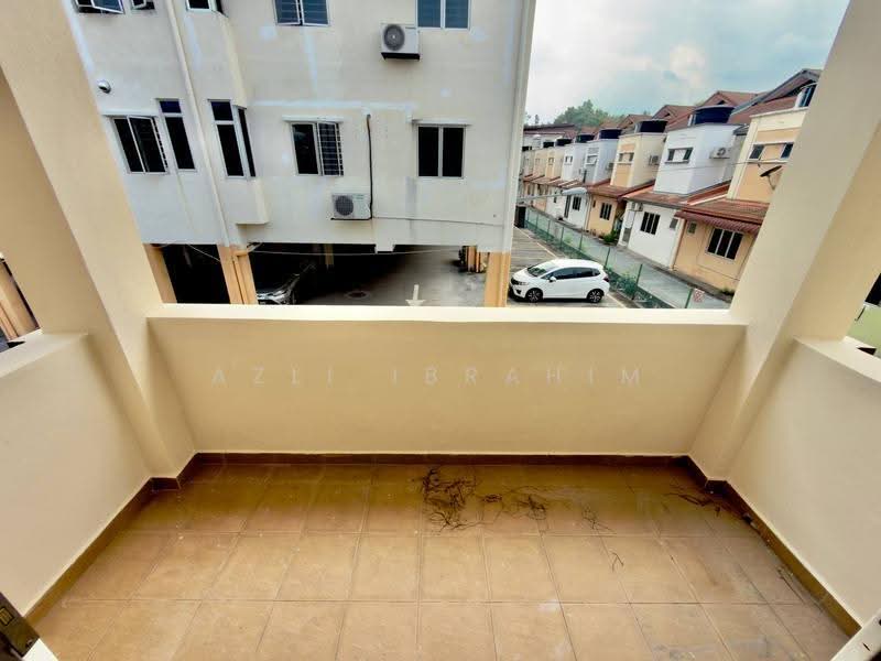 2-storey Terraced House for Sale in Taman Vista Hill (Cheras) - Azli Ibrahim - Balcony - PropertyGuru.com.my