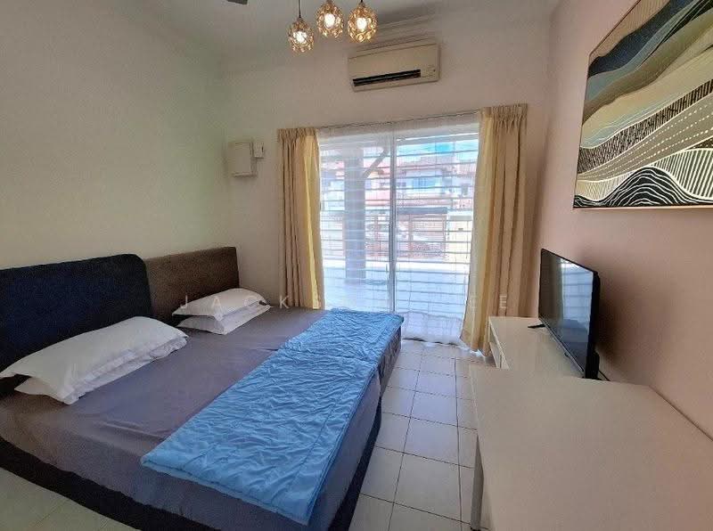 2-storey Terraced House for Rent in Bandar Putra Permai (Seri Kembangan) - Jackson Lee - Bedroom - PropertyGuru.com.my