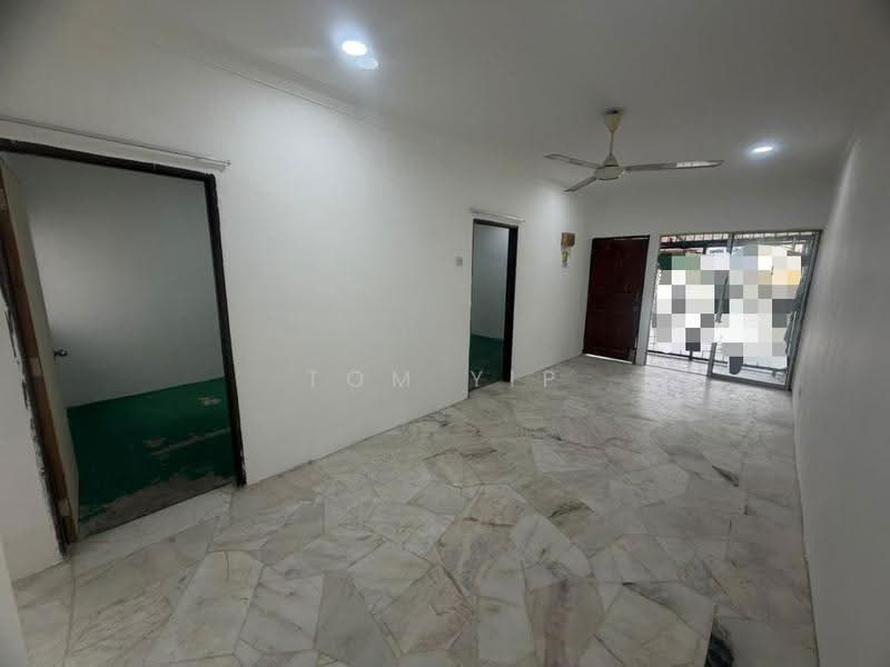 Rumah Teres untuk Dijual di Taman Bersatu (Rawang) - Tom Yip - Living Room - PropertyGuru.com.my