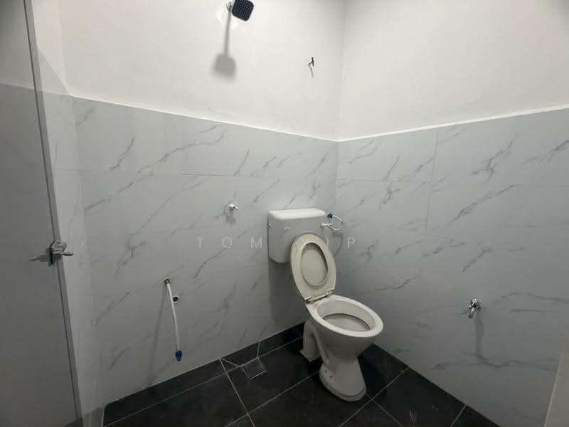 Rumah Teres untuk Dijual di Taman Bersatu (Rawang) - Tom Yip - Bathroom - PropertyGuru.com.my