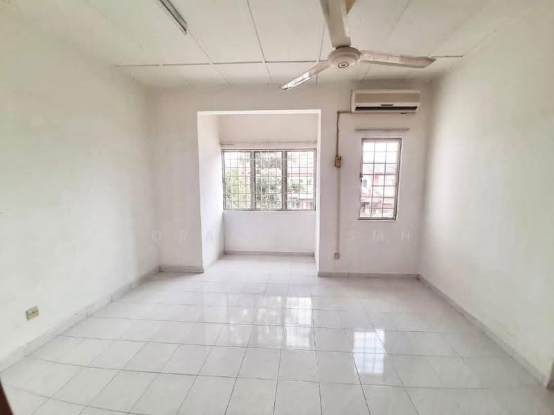 Rumah Teres 2-Tingkat untuk Dijual di Shah Alam (Selangor) - Norafian SMH - Living Room - PropertyGuru.com.my