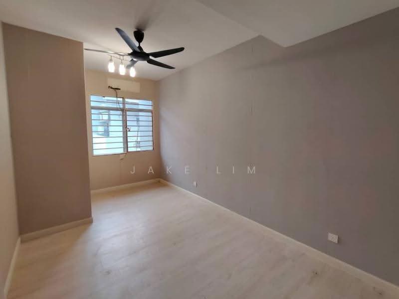 Rumah Teres 2.5-Tingkat untuk Dijual di Taman Bukit Serdang (Seri Kembangan) - Jake Lim - PropertyGuru.com.my