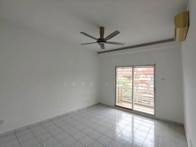 Rumah Teres 2.5-Tingkat untuk Dijual di Taman Bukit Serdang (Seri Kembangan) - Jake Lim - PropertyGuru.com.my