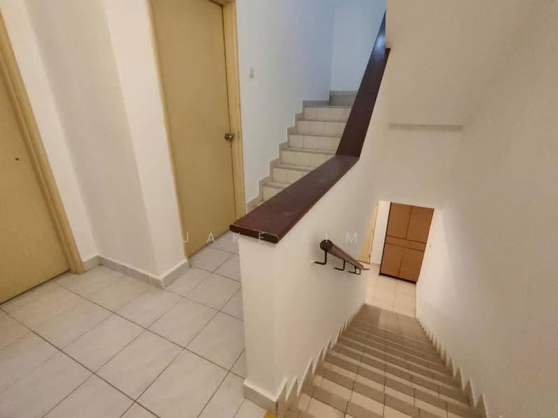 Rumah Teres 2.5-Tingkat untuk Dijual di Taman Bukit Serdang (Seri Kembangan) - Jake Lim - PropertyGuru.com.my