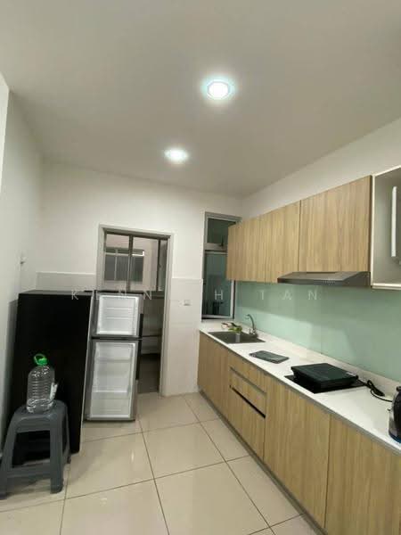 Kediaman Servis untuk Disewa di Meridin Bayvue Serviced Apartment - Kenneth Tan - Kitchen - PropertyGuru.com.my
