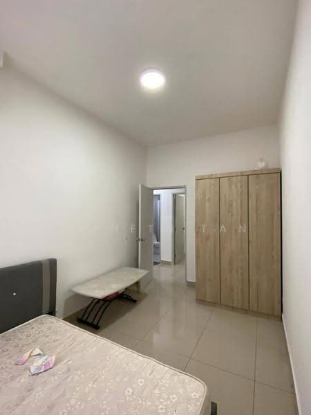 Kediaman Servis untuk Disewa di Meridin Bayvue Serviced Apartment - Kenneth Tan - Bedroom - PropertyGuru.com.my