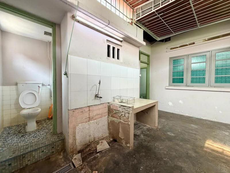 Rumah Teres 1-Tingkat untuk Dijual di Fettes Park (Tanjung Tokong) - Ping Koay - Bathroom - PropertyGuru.com.my