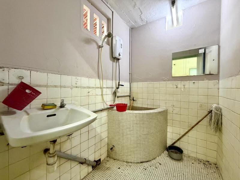 Rumah Teres 1-Tingkat untuk Dijual di Fettes Park (Tanjung Tokong) - Ping Koay - Bathroom - PropertyGuru.com.my