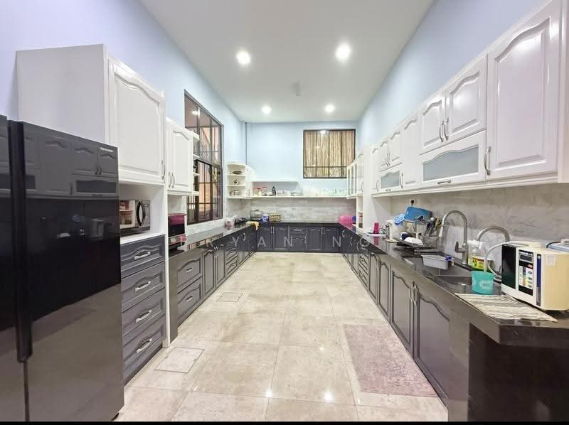 Bungalow House untuk Disewa di Country Heights (Kajang) - Bryan Ng - Kitchen - PropertyGuru.com.my