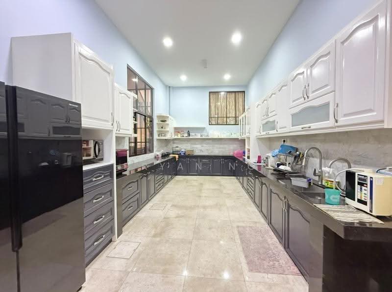 Bungalow House untuk Disewa di Country Heights (Kajang) - Bryan Ng - Kitchen - PropertyGuru.com.my
