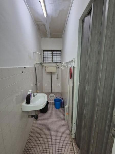 2-storey Terraced House for Sale in Taman Desa Cemerlang (Ulu Tiram) - Kevin Ho - Bathroom - PropertyGuru.com.my