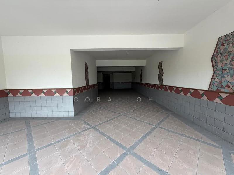 Shop / Office untuk Disewa di Taman Tampoi Utama (Johor Bahru) - Cora Loh - Entrance - PropertyGuru.com.my