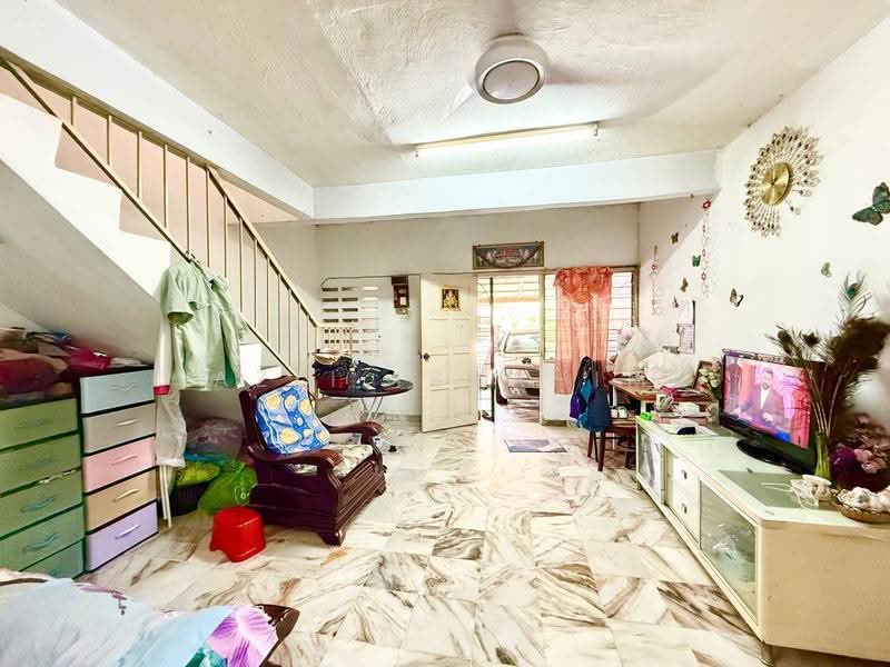 2-storey Terraced House for Sale in Bandar Rinching Seksyen 1 (Semenyih) - Azli Ibrahim - Living Room - PropertyGuru.com.my